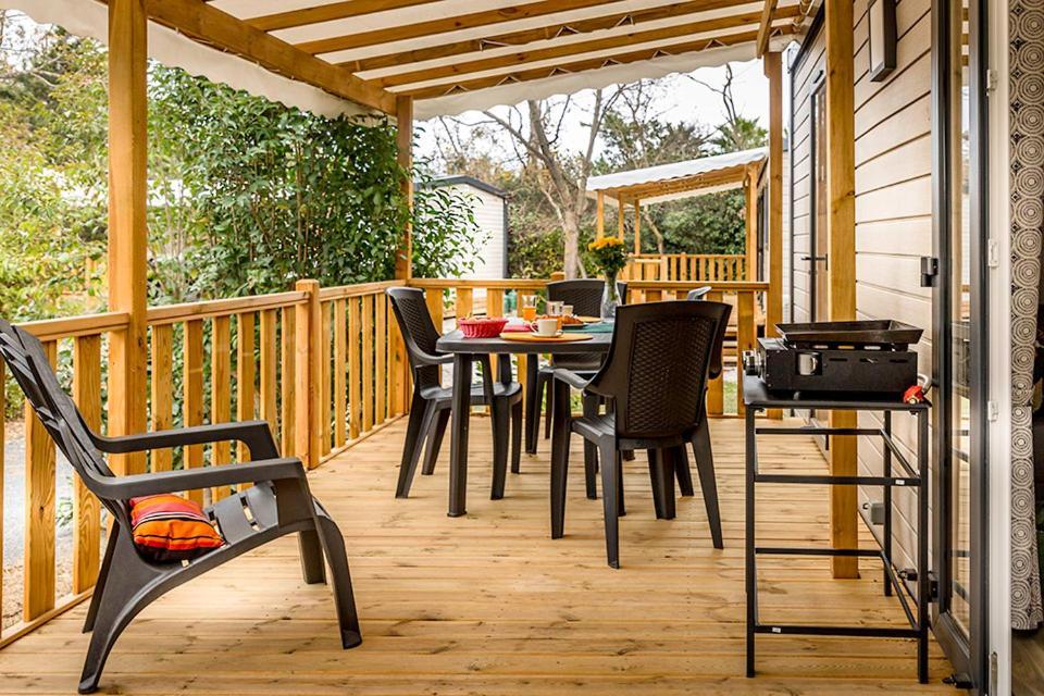 Camping L'Oasis Et California Hotel Le Barcares Ruang foto